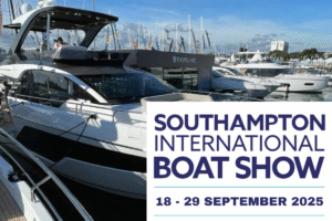 Luxe jachten aangemeerd tijdens de Southampton International Boat Show 2025.